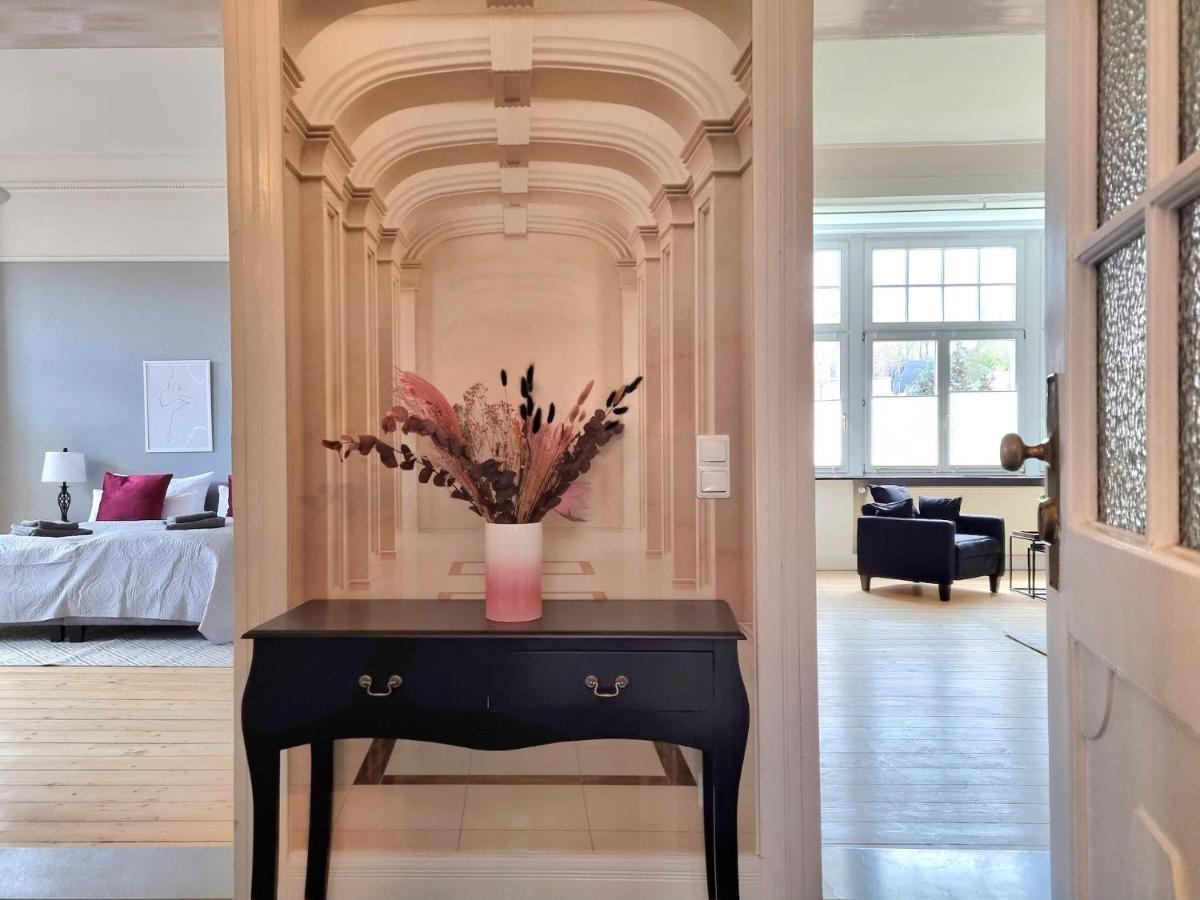 Charysma - Jugendstil Trifft Moderne, Schlafzimmer Mit Smart-Tv, Tischfussball, Darts, Parkplatz ฮาเมลน์ ภายนอก รูปภาพ